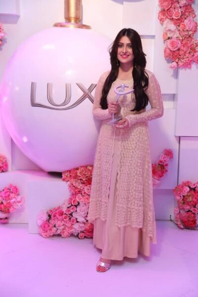 Complete Biography of Aiza Khan (Personal & Professional Life, Career)