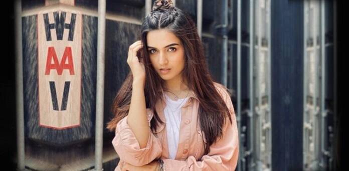 hira khan