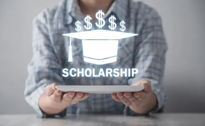 how do i apply for a college scholarship