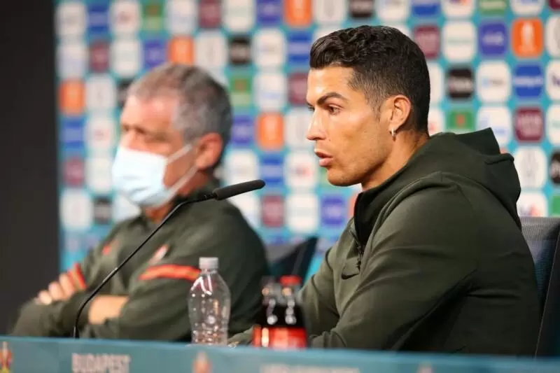 Cristiano Ronaldo Replaces Coke with Water – This Act Cost $4 bn Loss